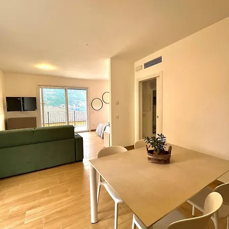Panoramic And View Apartmán Lezzeno